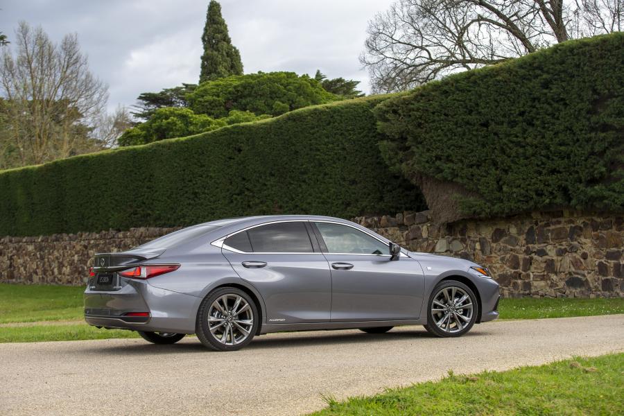  Lexus ES300h F-Sport 2019 года  (AU) (фото 7 из 12)